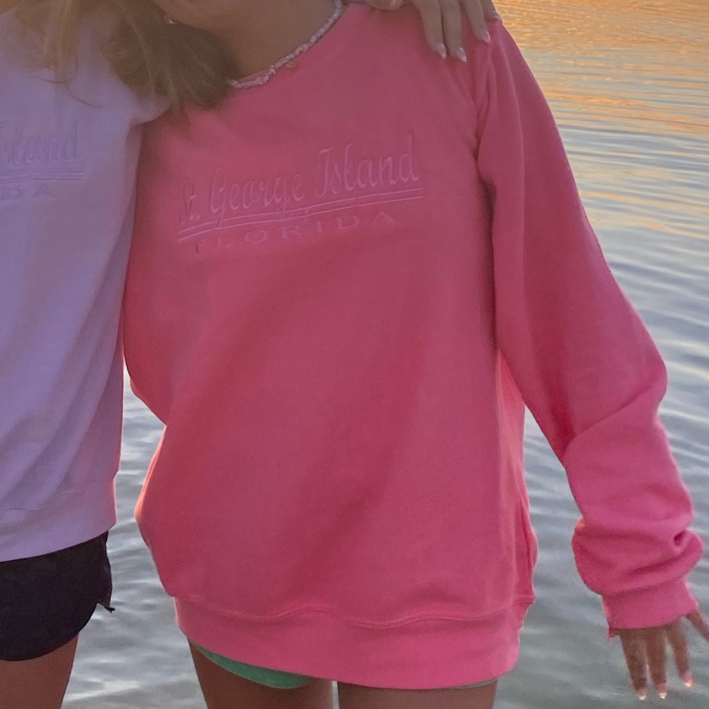coral st. george island embroidered crewneck